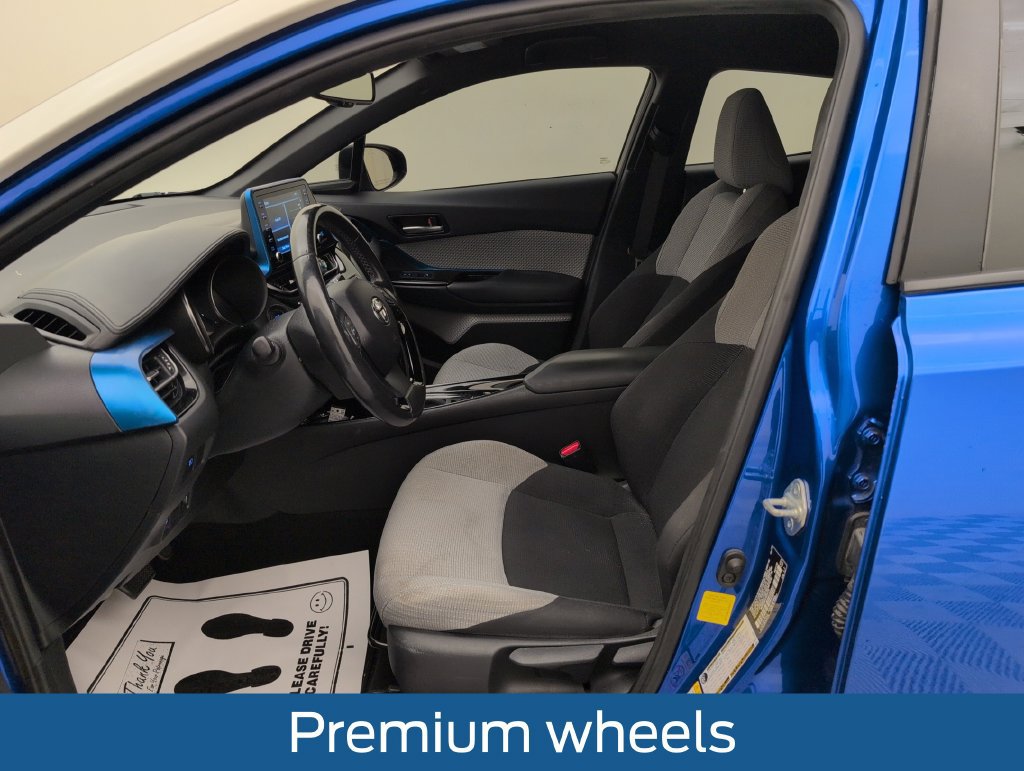 Used 2019 Toyota C-HR XLE FWD image 4