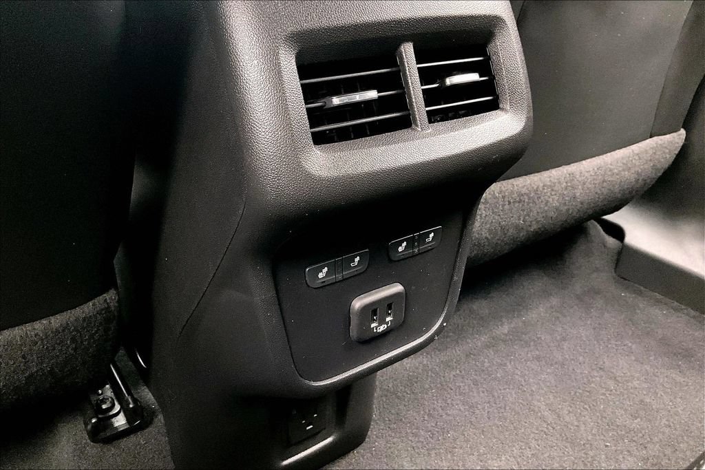 Used 2023 Chevrolet Equinox Premier AWD/4WD image 33