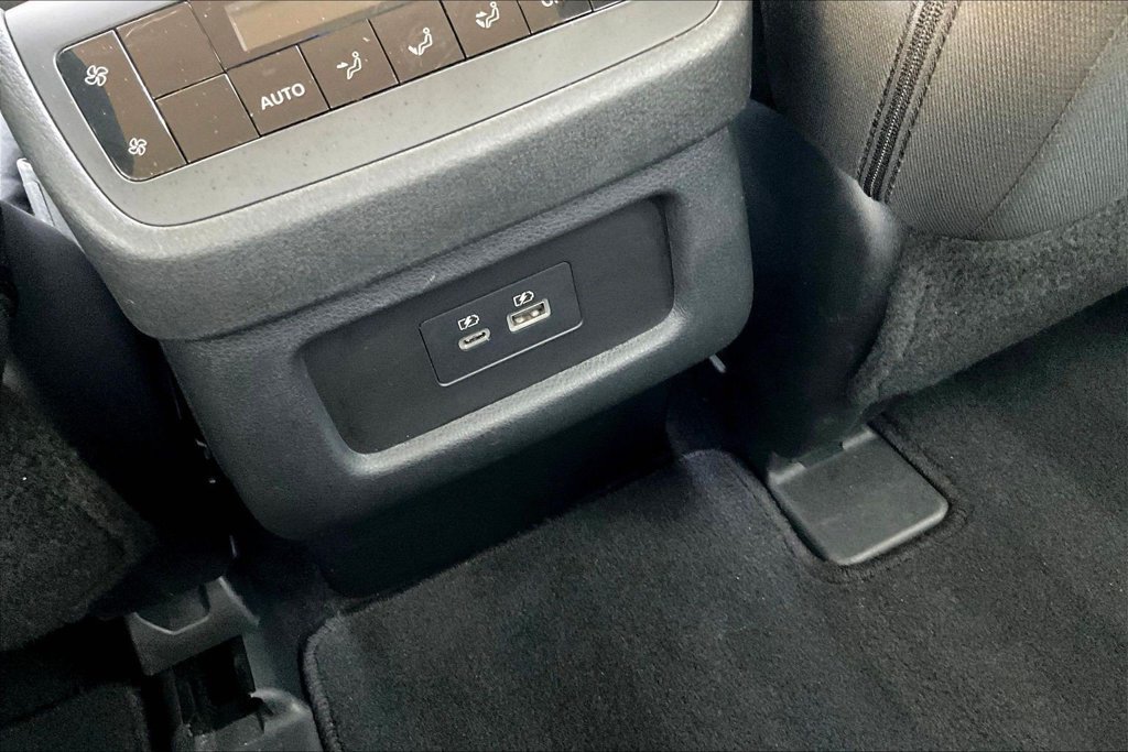 Used 2025 Nissan Pathfinder SV FWD image 10