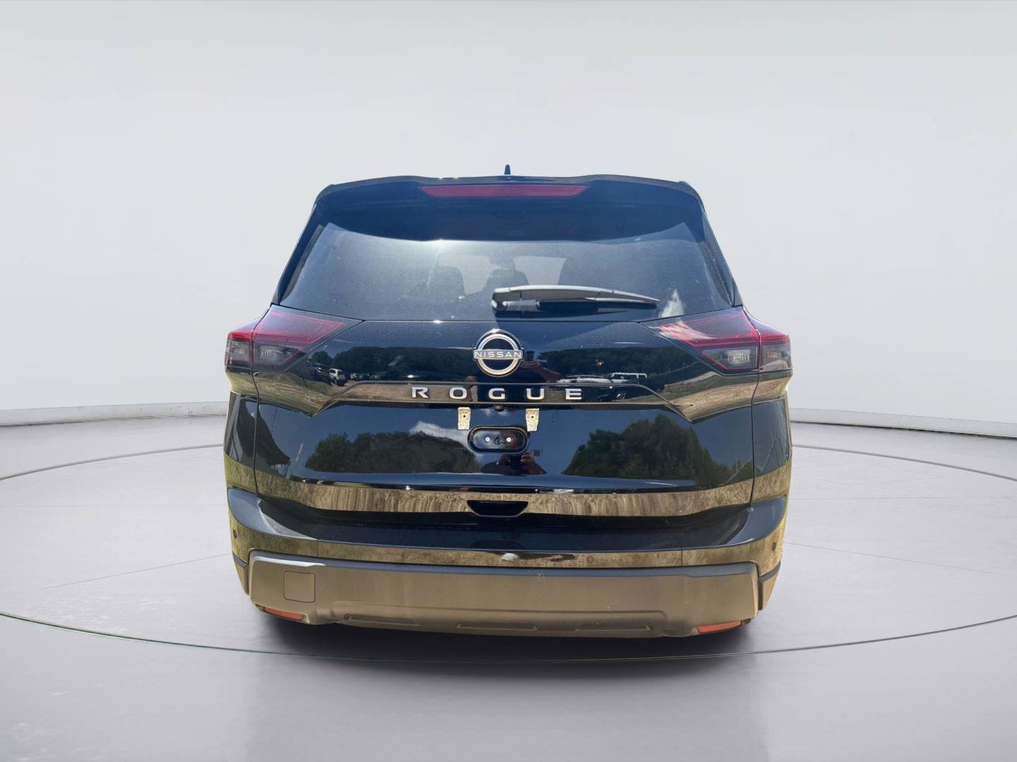Used 2025 Nissan Rogue S FWD image 4