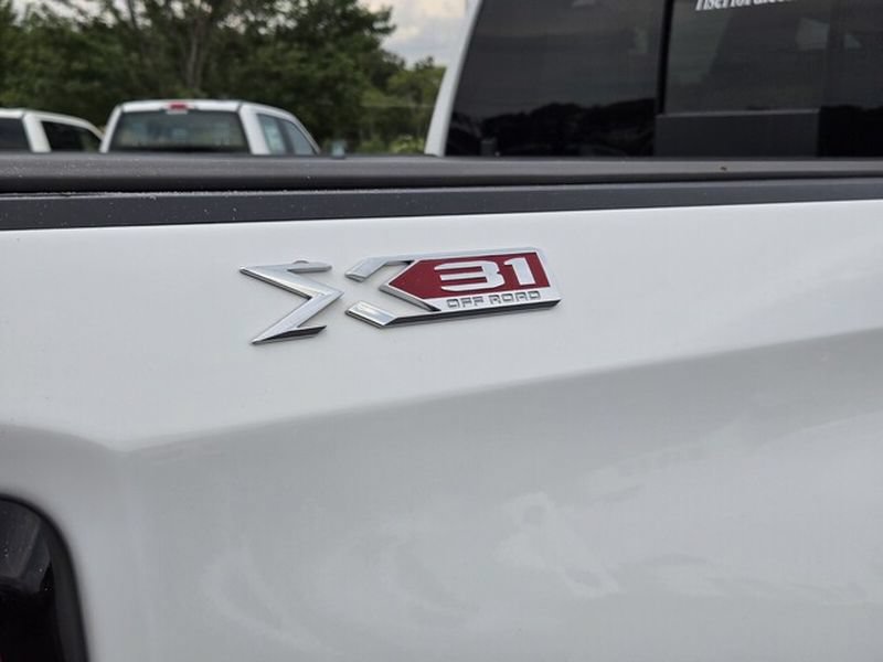 Used 2022 GMC Sierra 1500 SLT w/ SLT Premium Plus Package AWD/4WD image 17