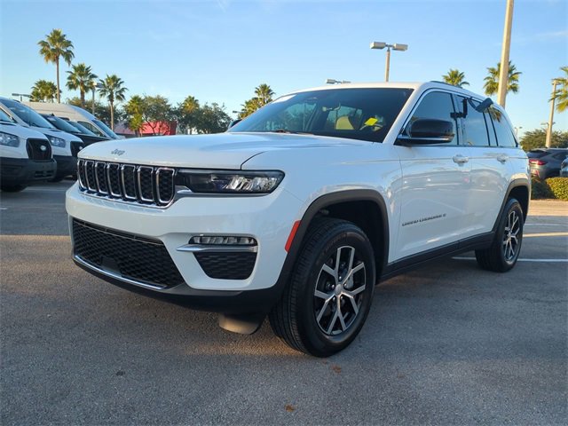 Used 2025 Jeep Grand Cherokee Limited w/ Trailer Tow Package image 8