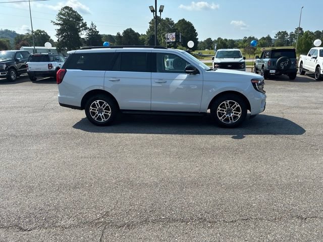 Certified 2025 Ford Expedition Active AWD/4WD image 52