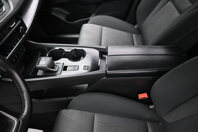 Used 2025 Nissan Rogue SV FWD image 25