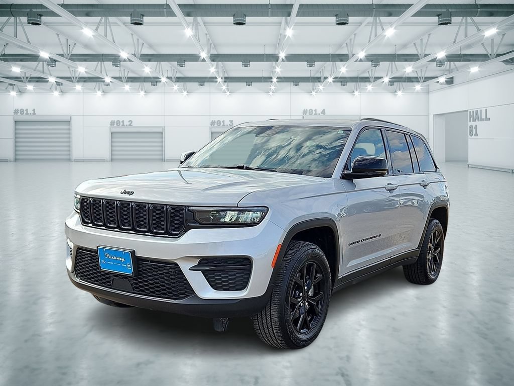 Used 2024 Jeep Grand Cherokee Altitude AWD/4WD image 1
