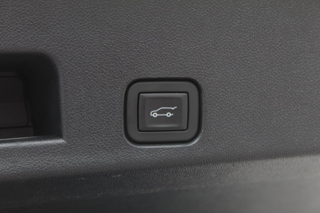 Used 2025 Chevrolet Traverse LT FWD image 20