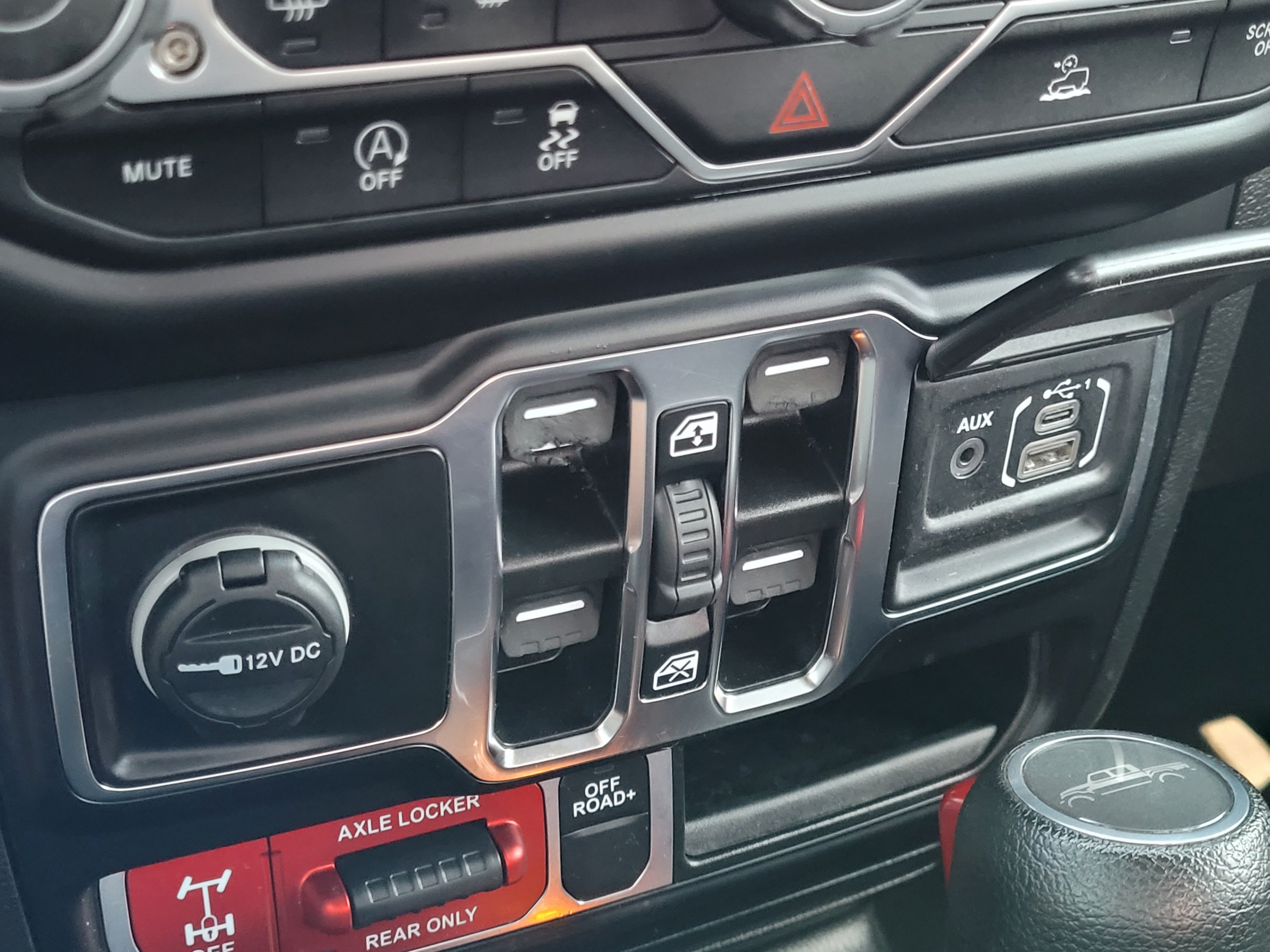 Used 2023 Jeep Gladiator Mojave w/ Cold Weather Group AWD/4WD image 16
