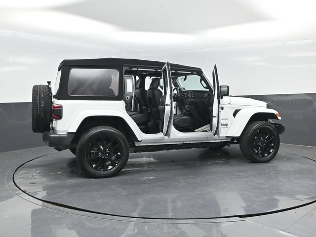 Used 2023 Jeep Wrangler Unlimited Sahara w/ Cold Weather Group AWD/4WD image 25