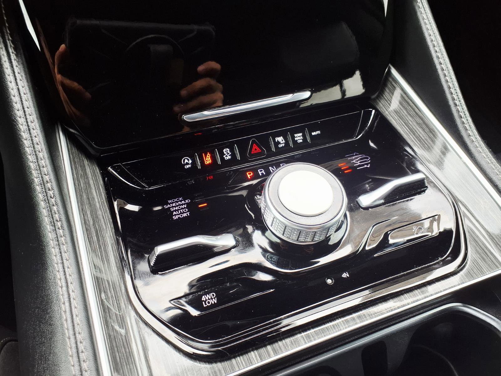 Used 2022 Jeep Wagoneer Series III w/ Flexible Seating Group image 25