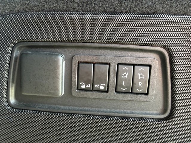 Used 2021 Cadillac Escalade Luxury image 8