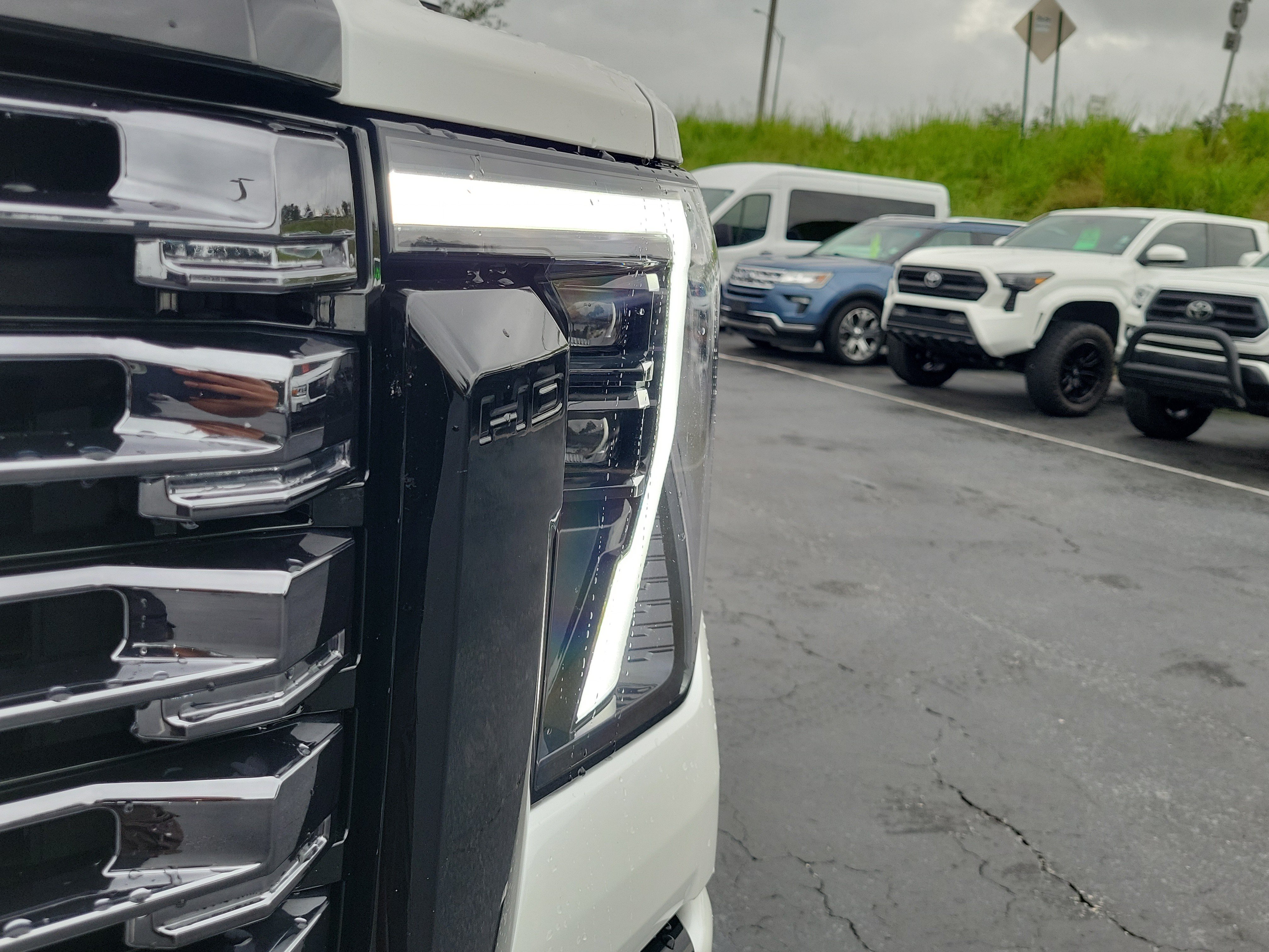 Used 2025 GMC Sierra 2500 Denali Ultimate AWD/4WD image 3