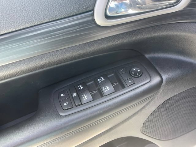 Used 2020 Jeep Grand Cherokee Altitude AWD/4WD image 12