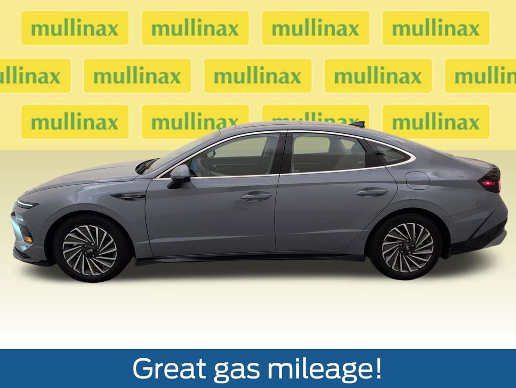 Used 2025 Hyundai Sonata Limited FWD image 11