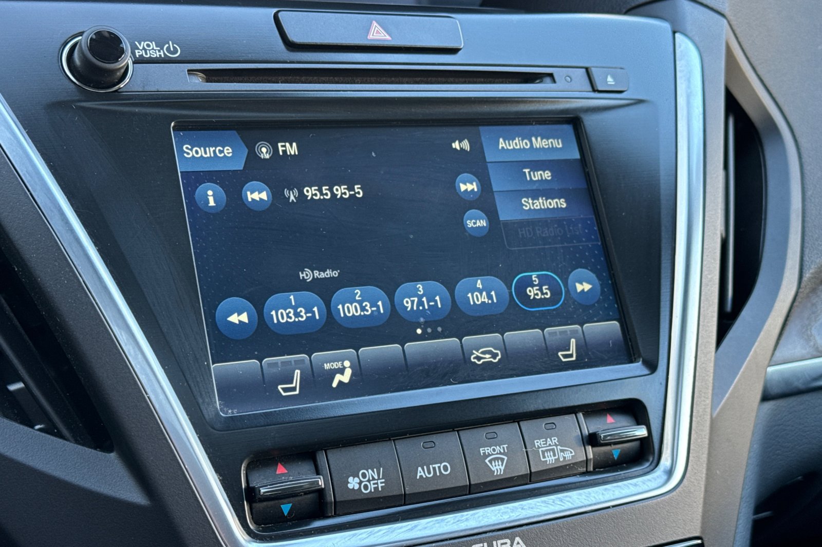 Used 2020 Acura MDX w/ Technology Package AWD/4WD image 19