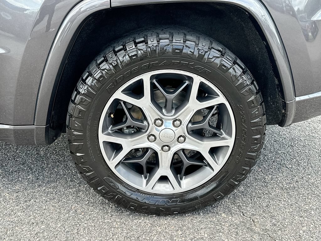 Used 2019 Jeep Grand Cherokee Overland AWD/4WD image 24