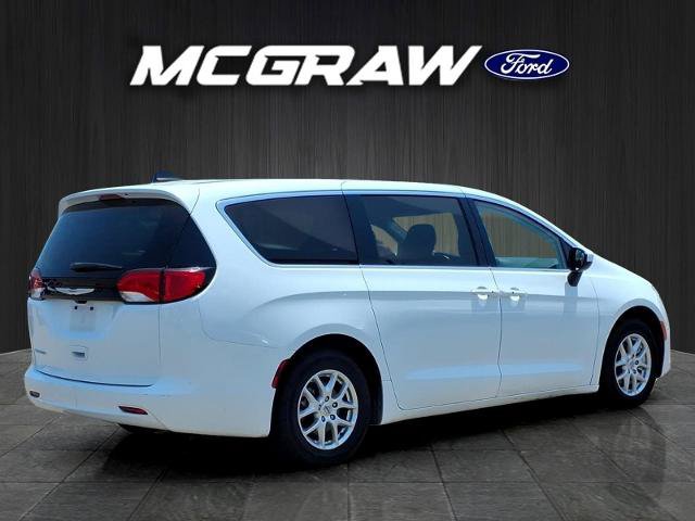 Used 2023 Chrysler Voyager LX FWD image 8
