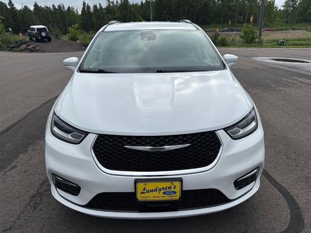 Used 2022 Chrysler Pacifica Touring-L FWD image 9