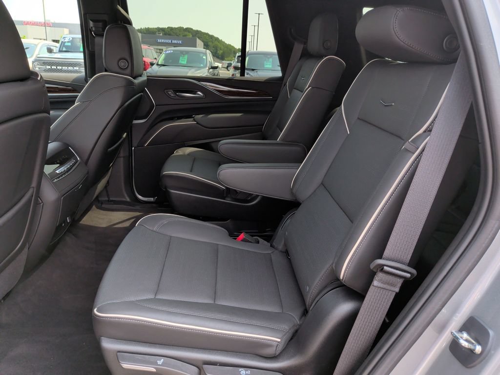 Used 2023 Cadillac Escalade Premium Luxury w/ Performance Package AWD/4WD image 6