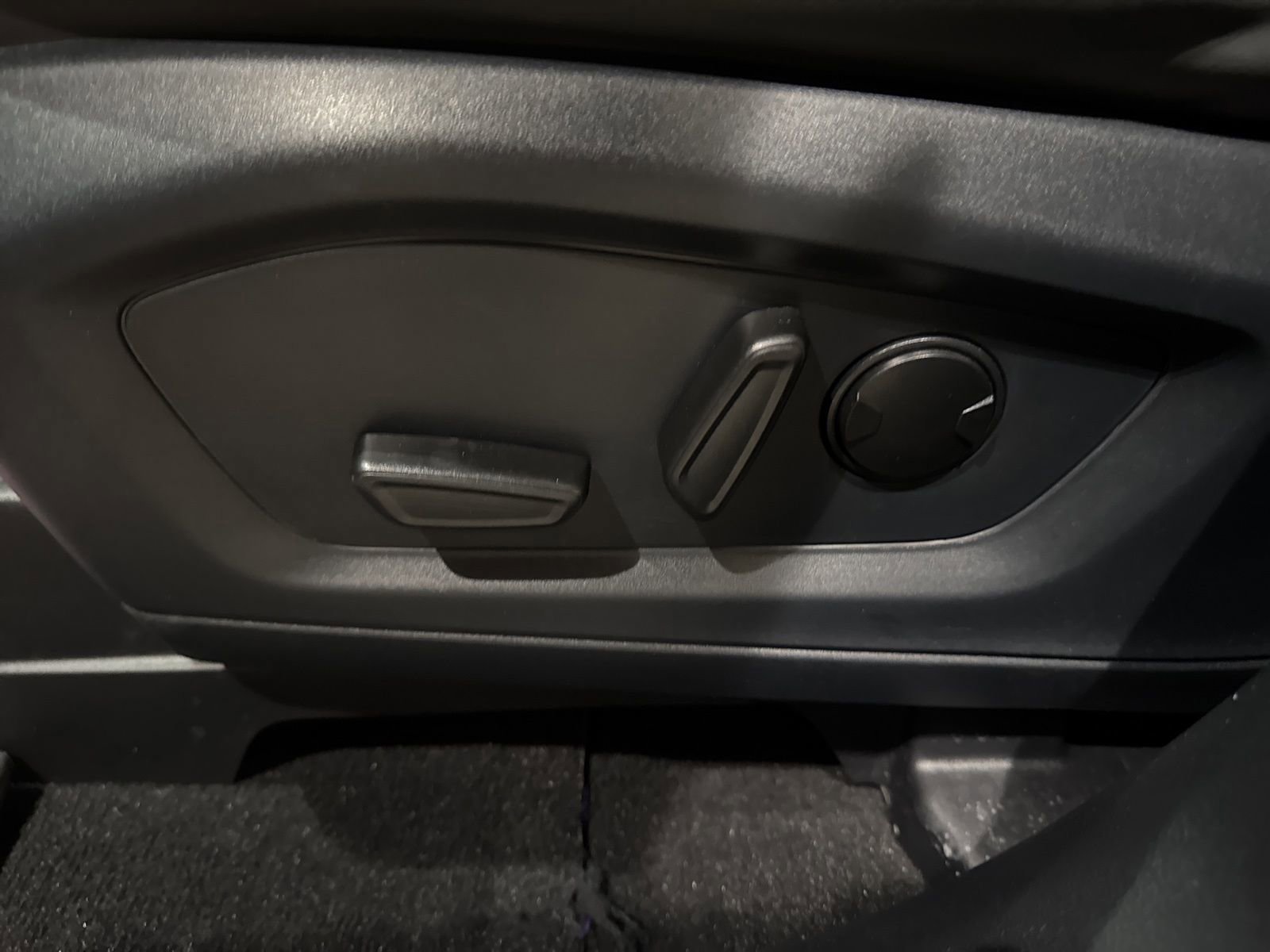 Certified 2025 Ford Explorer Active w/ Active Comfort Package image 28