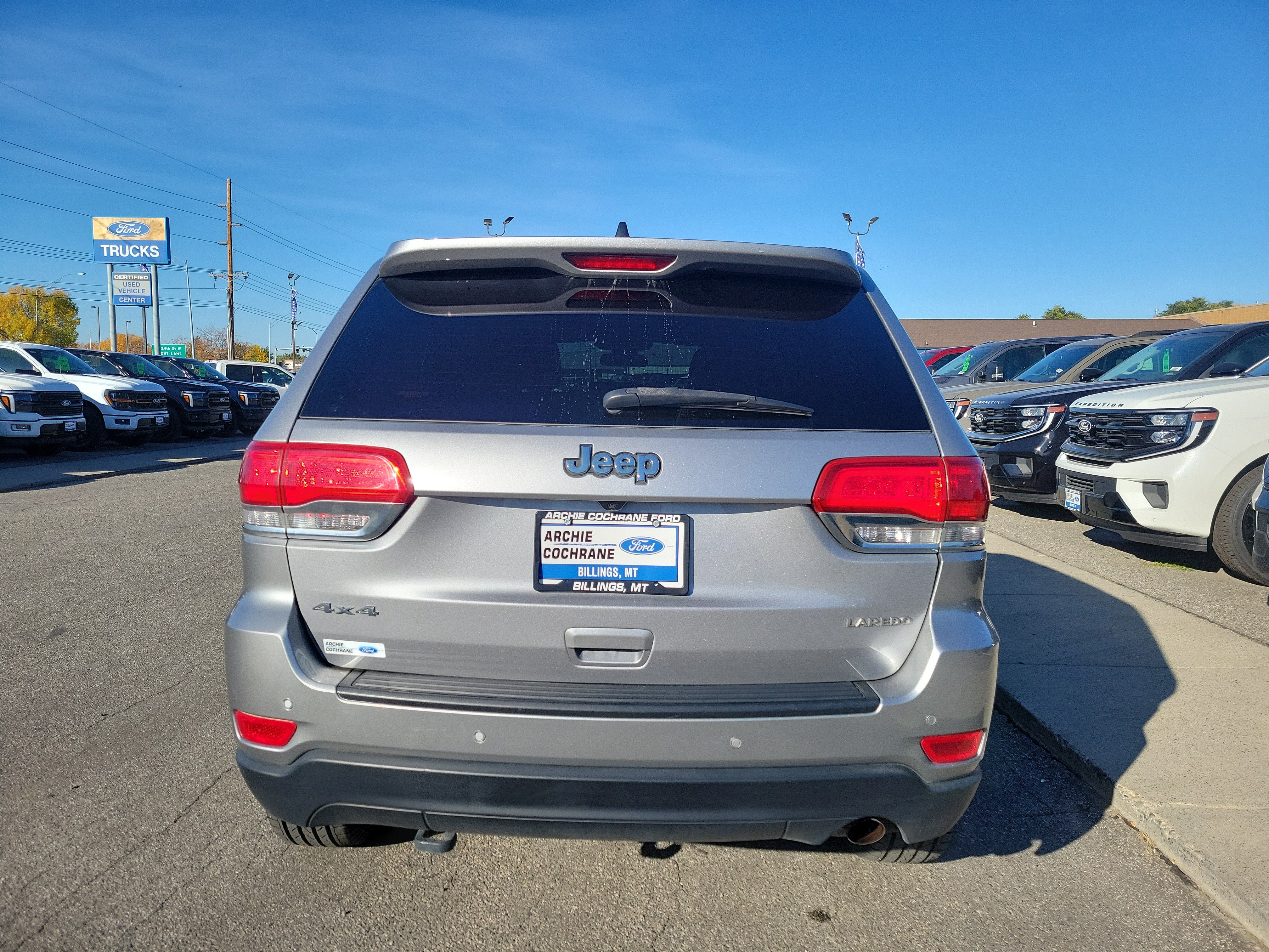 Used 2019 Jeep Grand Cherokee Laredo AWD/4WD image 4