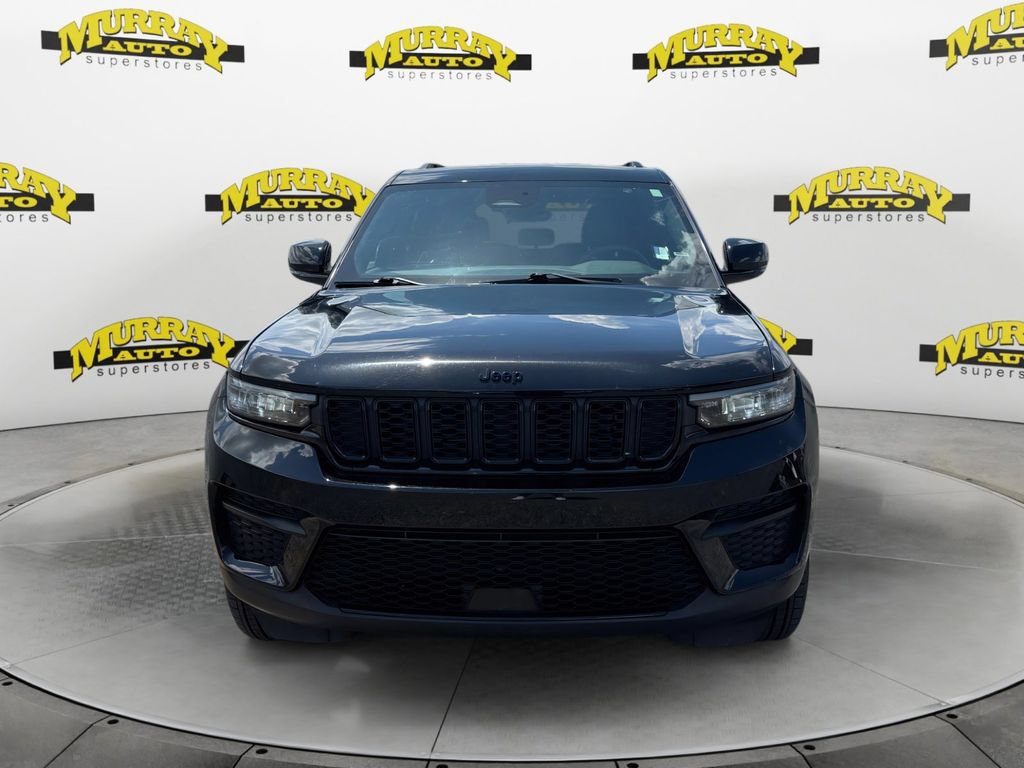 Used 2025 Jeep Grand Cherokee Altitude AWD/4WD image 11