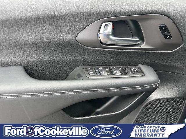 Used 2025 Chrysler Pacifica Select FWD image 22