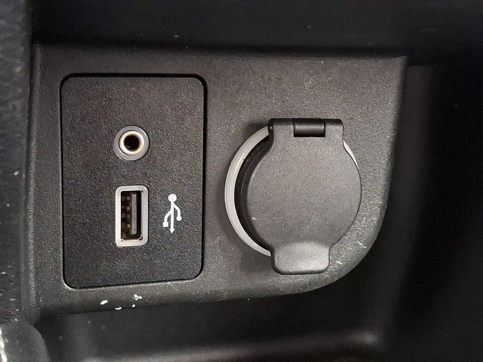 Used 2019 Nissan Kicks SV FWD image 22