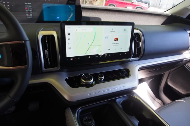 Certified 2025 Ford Expedition Active image 27