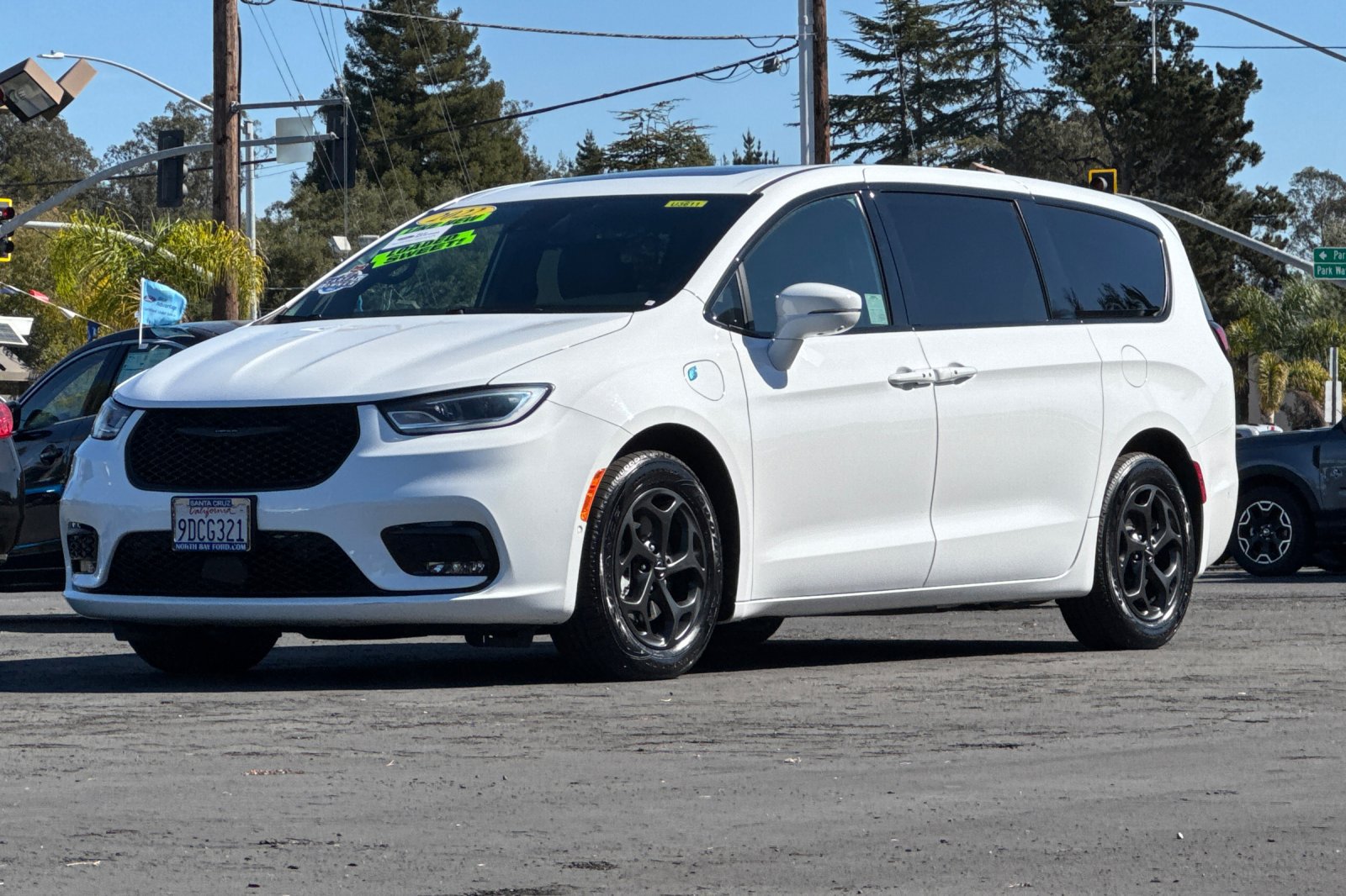 Used 2022 Chrysler Pacifica Limited w/ Uconnect Theater Family Group FWD image 34