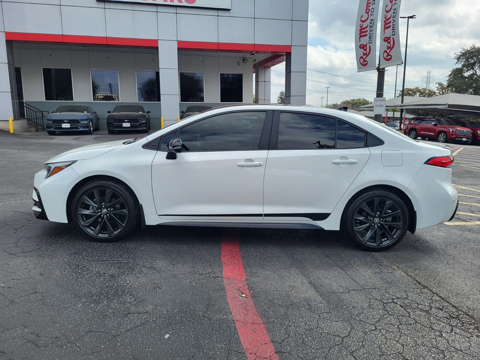 Used 2025 Toyota Corolla SE image 6