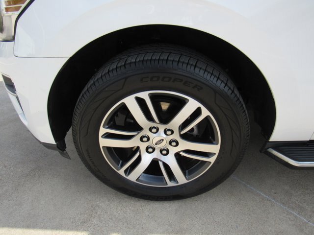 Certified 2022 Ford Expedition Max Limited RWD image 9
