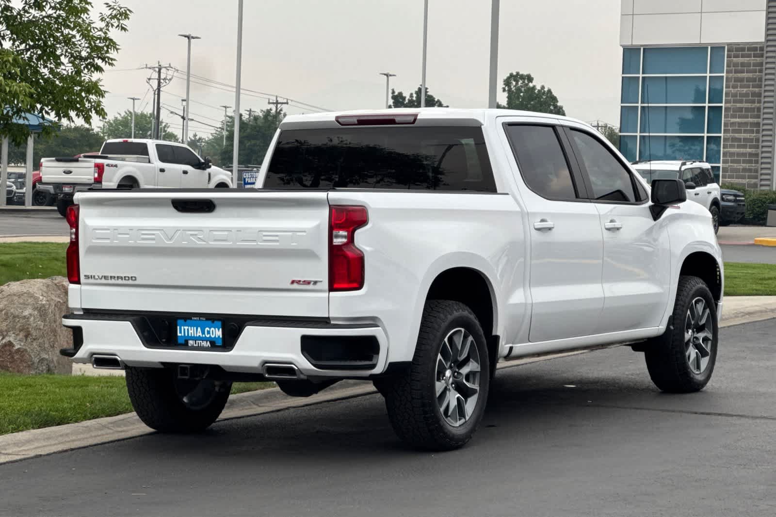 Used 2022 Chevrolet Silverado 1500 RST AWD/4WD image 2