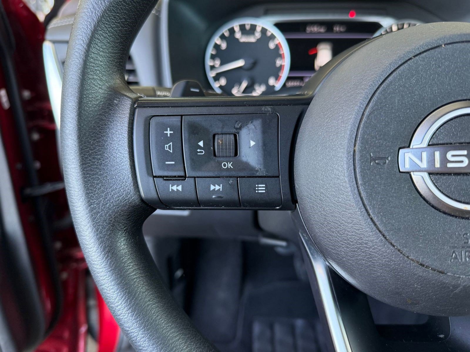 Used 2022 Nissan Rogue S FWD image 18