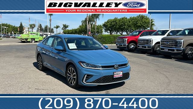 Used 2025 Volkswagen Jetta SE image 1