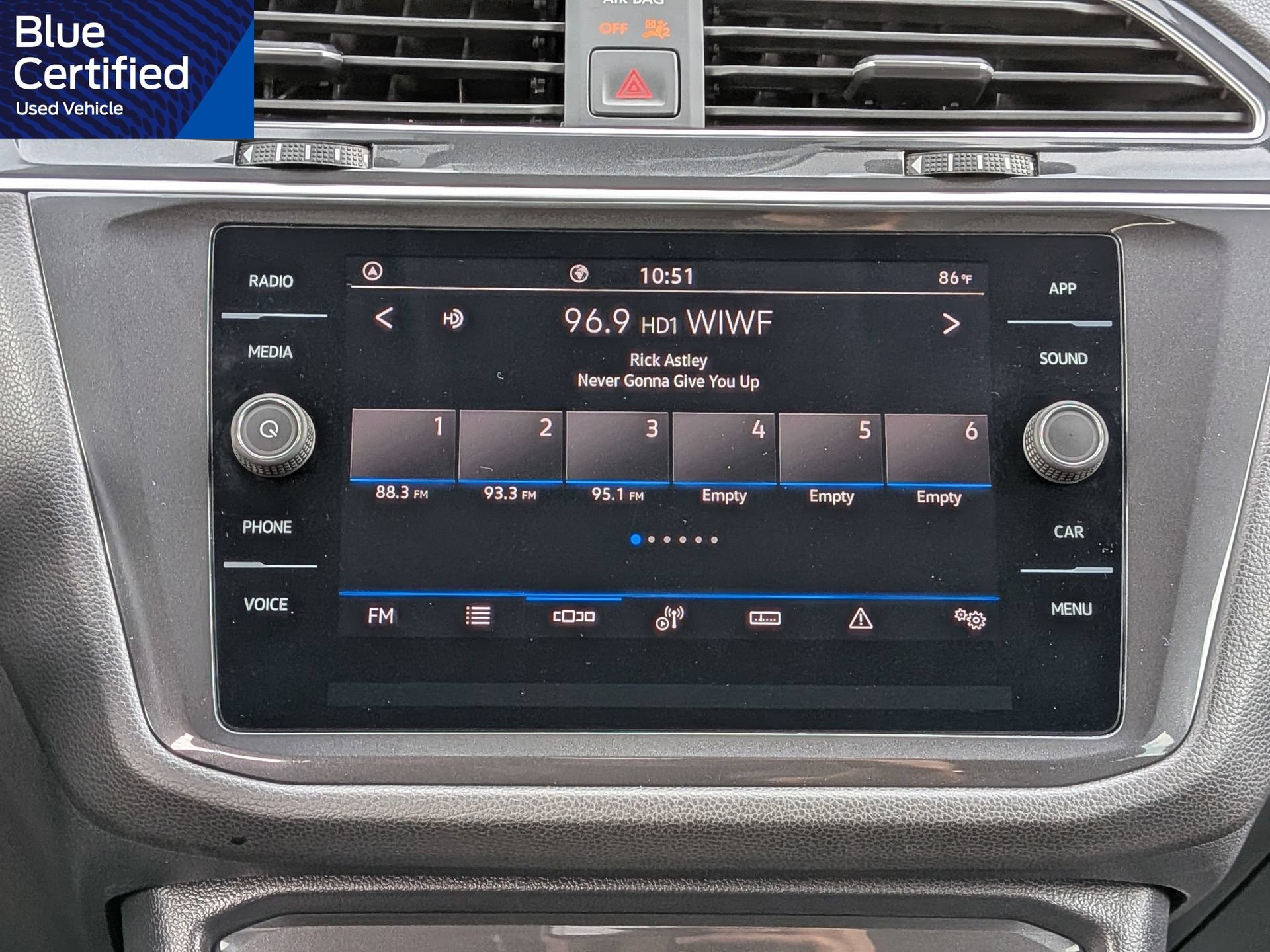 Used 2024 Volkswagen Tiguan SE FWD image 19