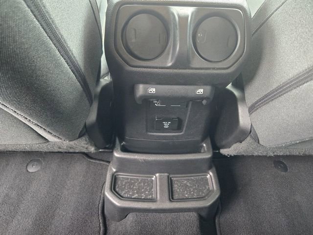 Used 2025 Jeep Wrangler Unlimited Sahara AWD/4WD image 10