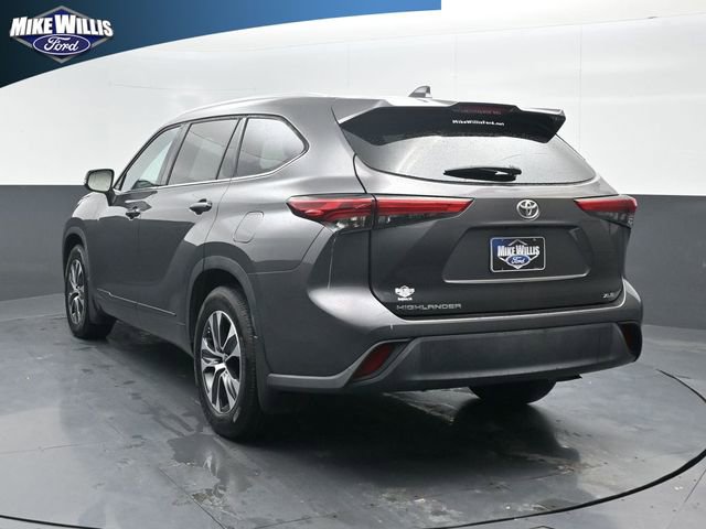 Used 2022 Toyota Highlander XLE FWD image 5