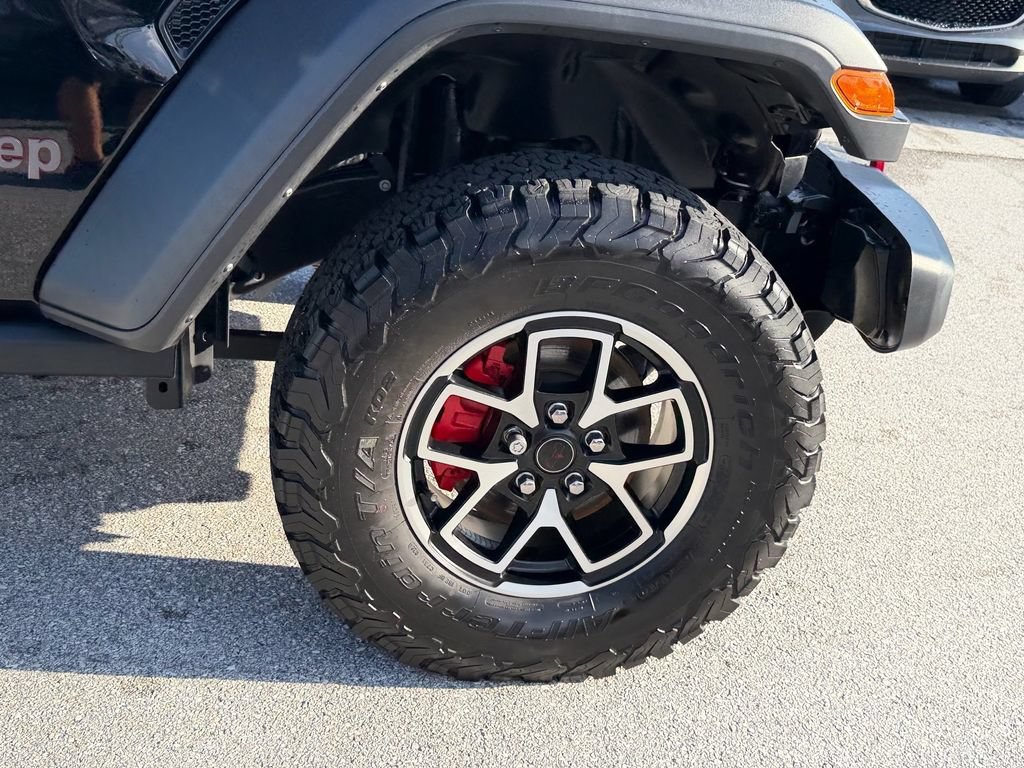 Used 2024 Jeep Wrangler Unlimited Rubicon w/ Technology Group AWD/4WD image 9