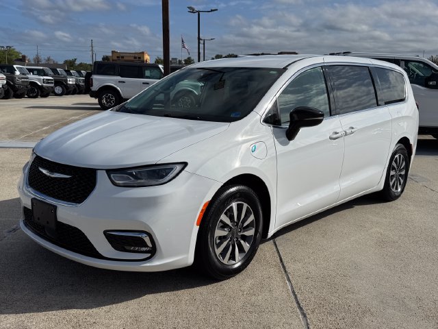 Used 2024 Chrysler Pacifica Limited FWD image 9