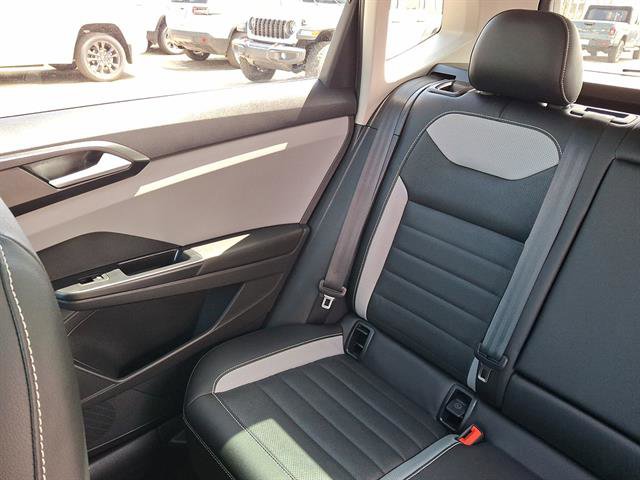 Used 2022 Volkswagen Taos SEL w/ Panoramic Sunroof Package AWD/4WD image 3