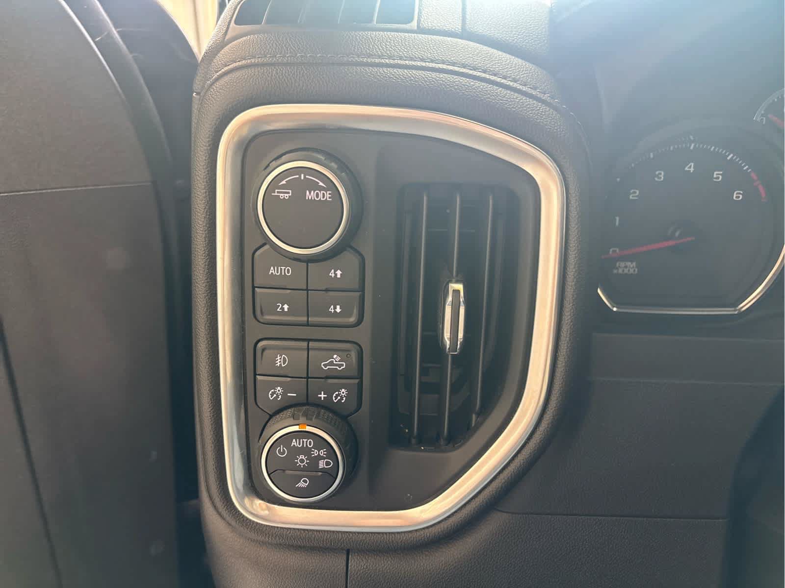 Used 2022 Chevrolet Silverado 1500 LTZ AWD/4WD image 16
