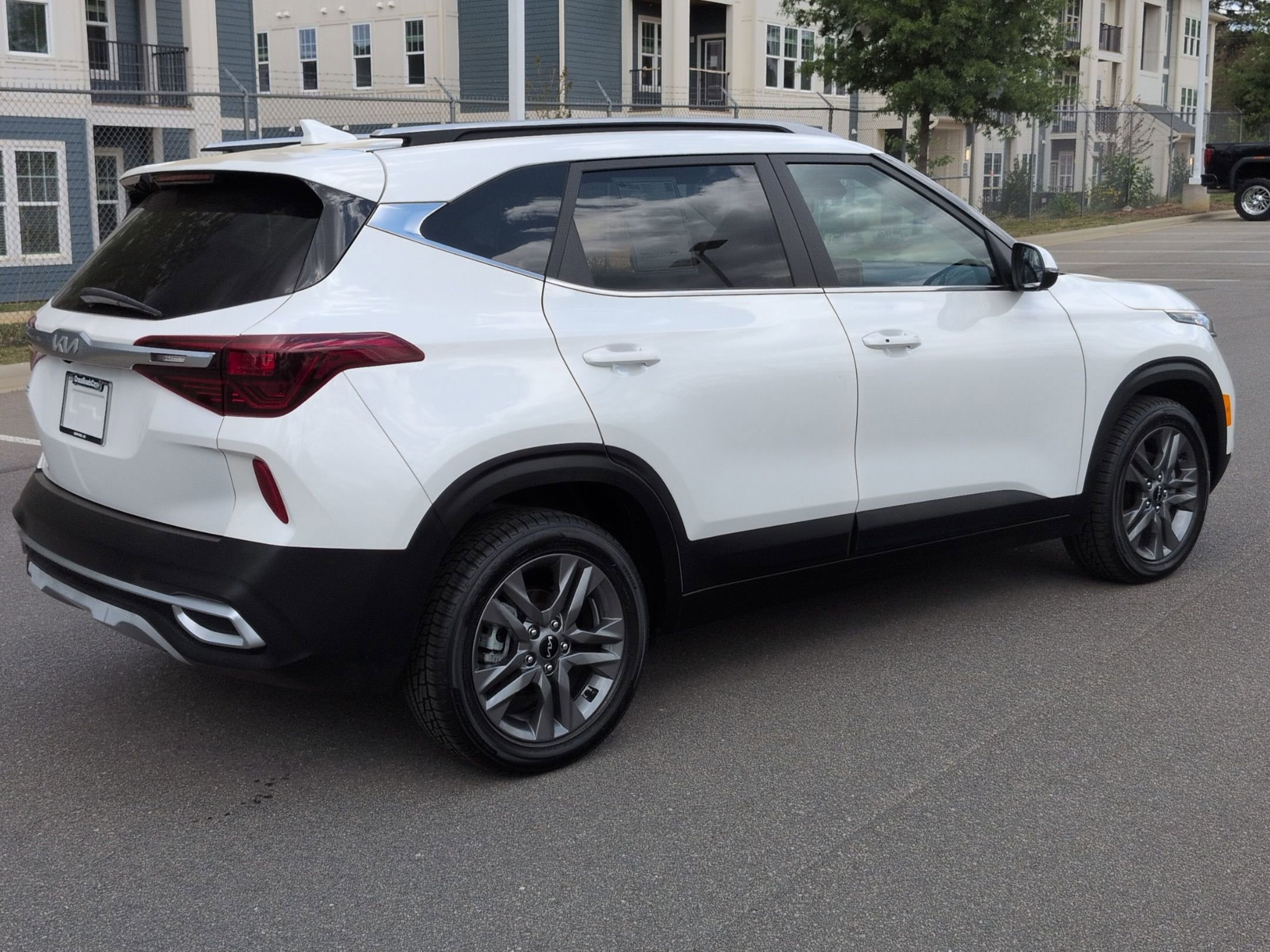 Used 2023 Kia Seltos S w/ Navigation Package image 5