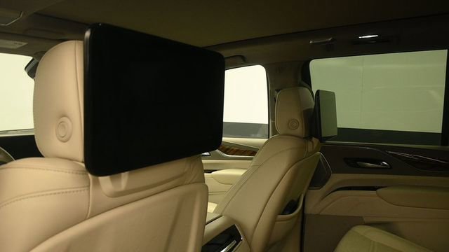 Used 2023 Cadillac Escalade Premium Luxury Platinum w/ Heavy-Duty Trailer Package AWD/4WD image 14
