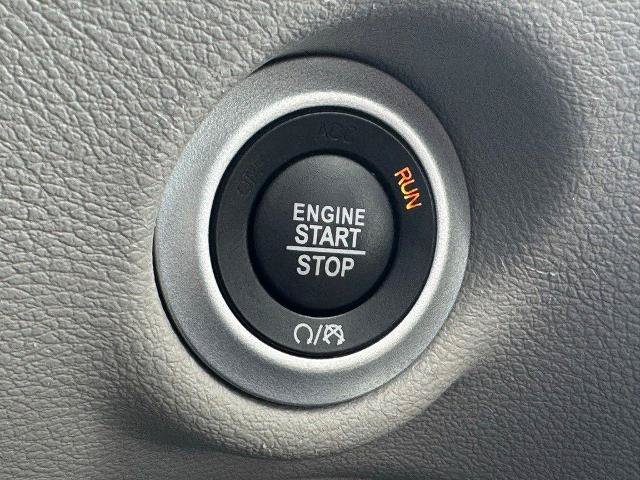 Used 2024 Chrysler Pacifica Touring-L FWD image 31