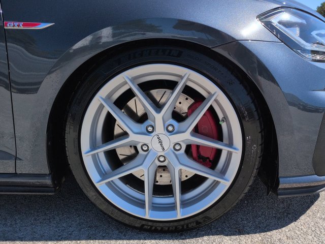 Used 2019 Volkswagen Golf 4-Door FWD image 12