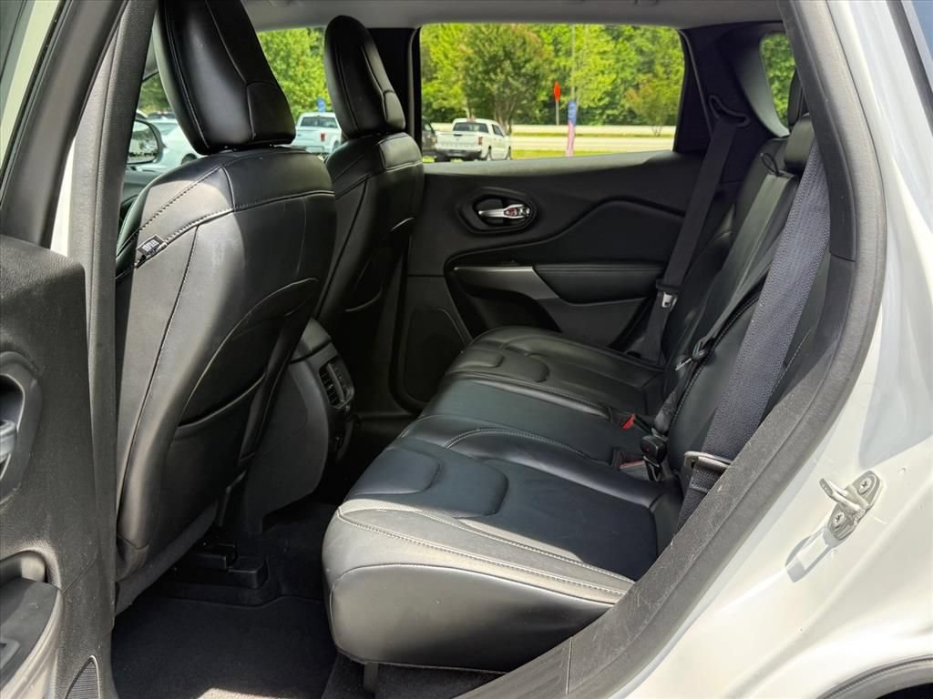 Used 2021 Jeep Cherokee Latitude Lux w/ Comfort/Convenience Group FWD image 13