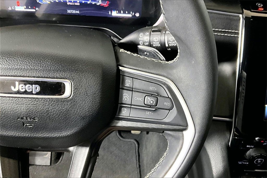 Used 2023 Jeep Grand Cherokee Laredo X image 15