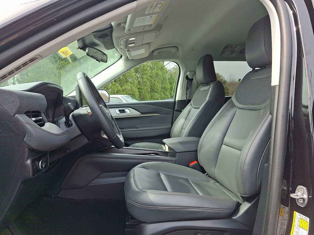 Certified 2025 Ford Explorer Active w/ Active Comfort Package image 14