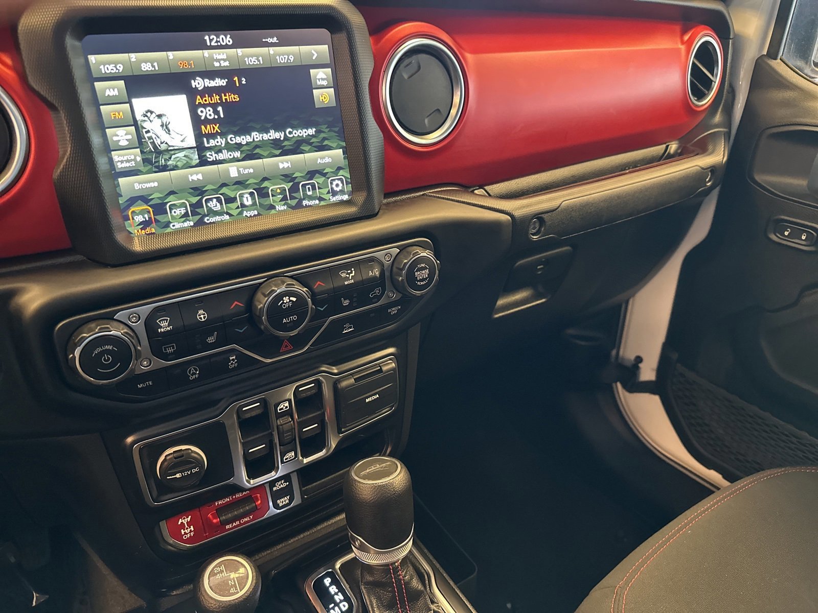 Used 2022 Jeep Gladiator Rubicon w/ Cold Weather Group image 18