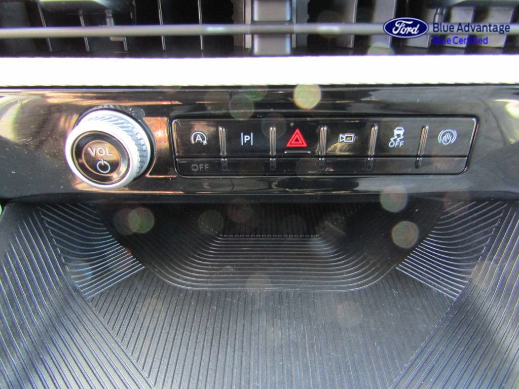 Certified 2025 Ford Explorer Active w/ Active Comfort Package AWD/4WD image 32